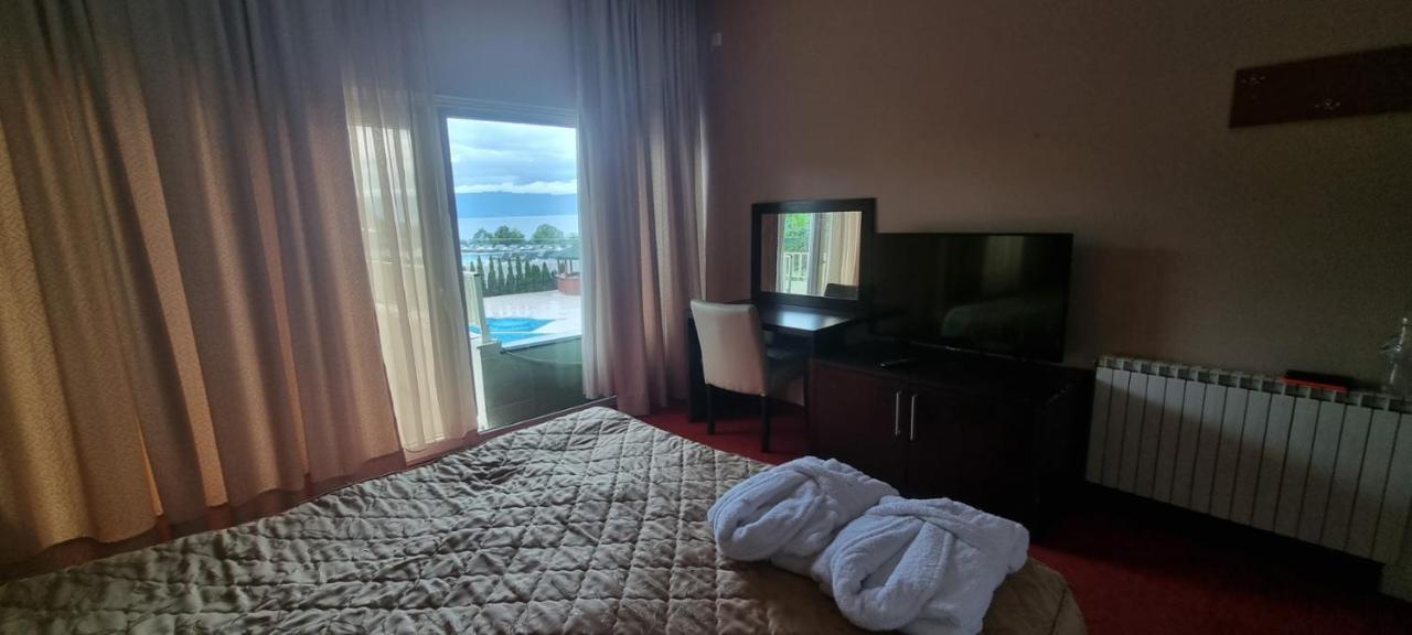 Hotel Bluebell オフリド エクステリア 写真